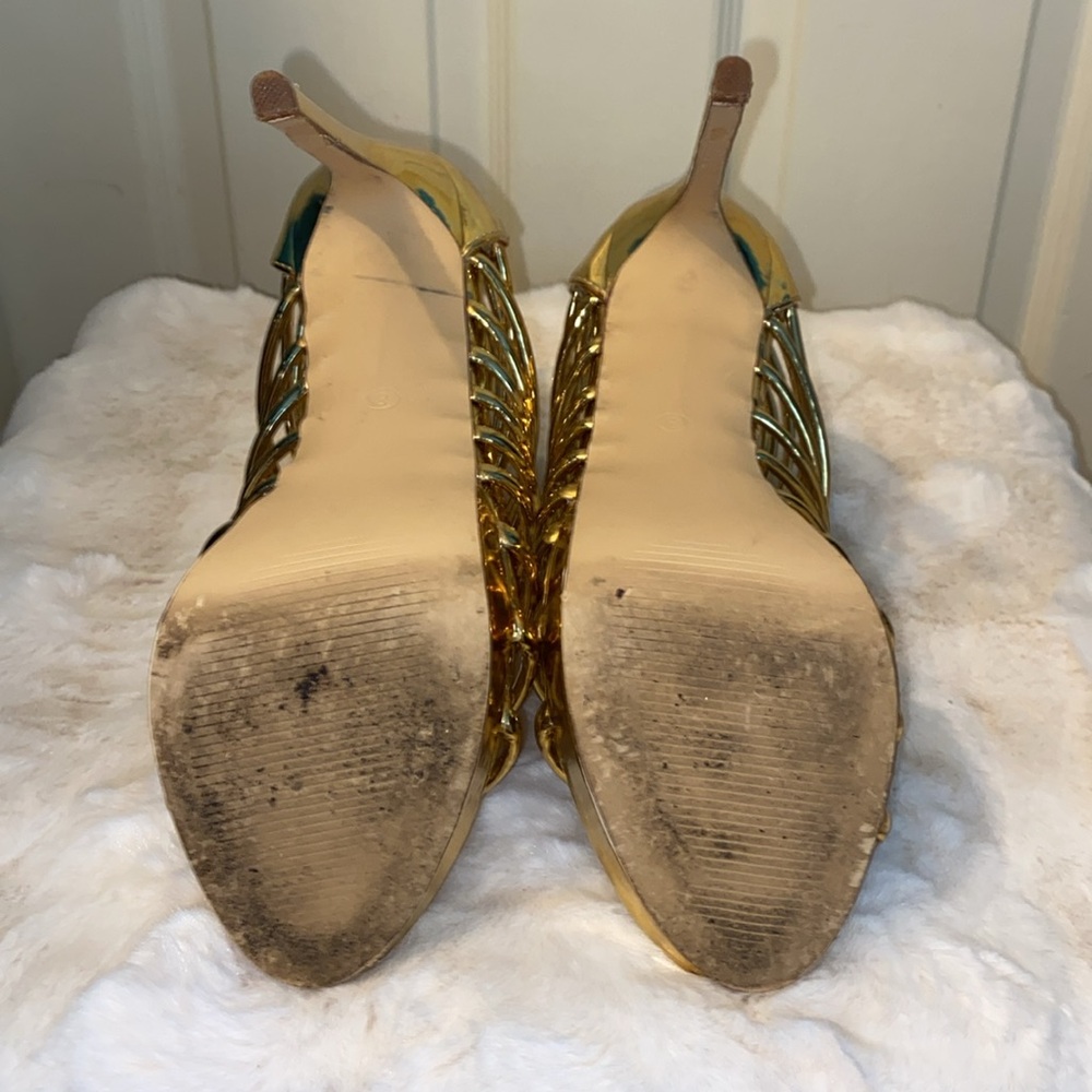 Sexy gold heels - Picture 6 of 8